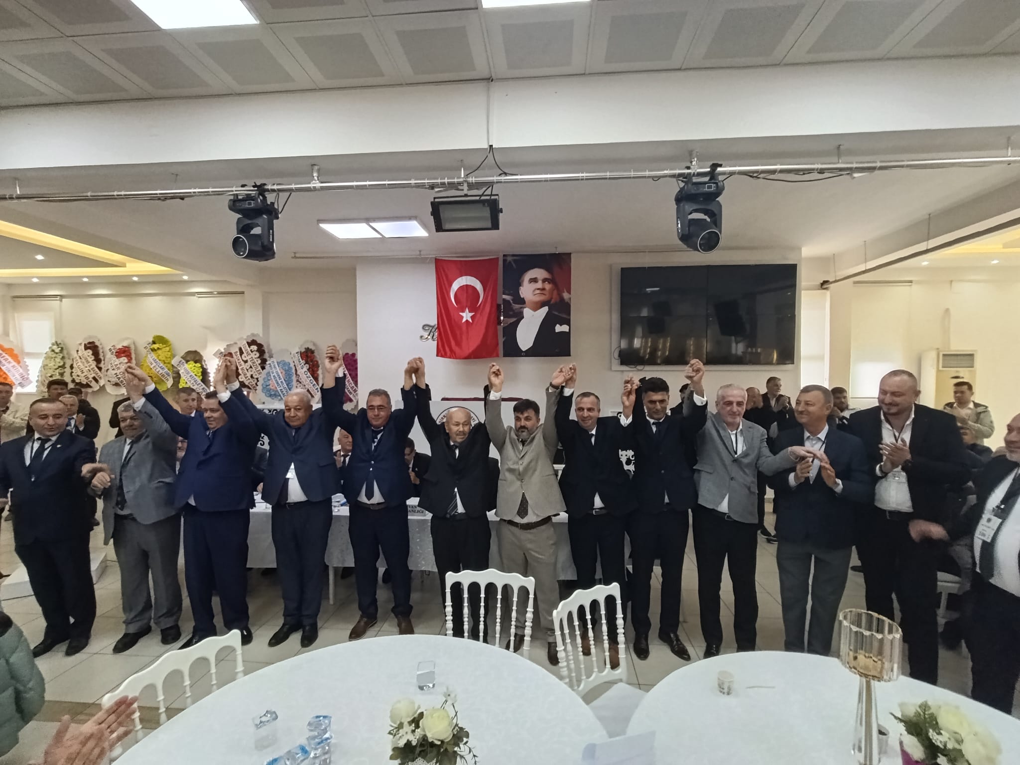 EDESOB 42'nci Olağan Seçimli Genel Kurulu'nda adaylar sandık başında oylarını kullandı. Oy kullanımı saat 17.00'ye kadar devam edecek.